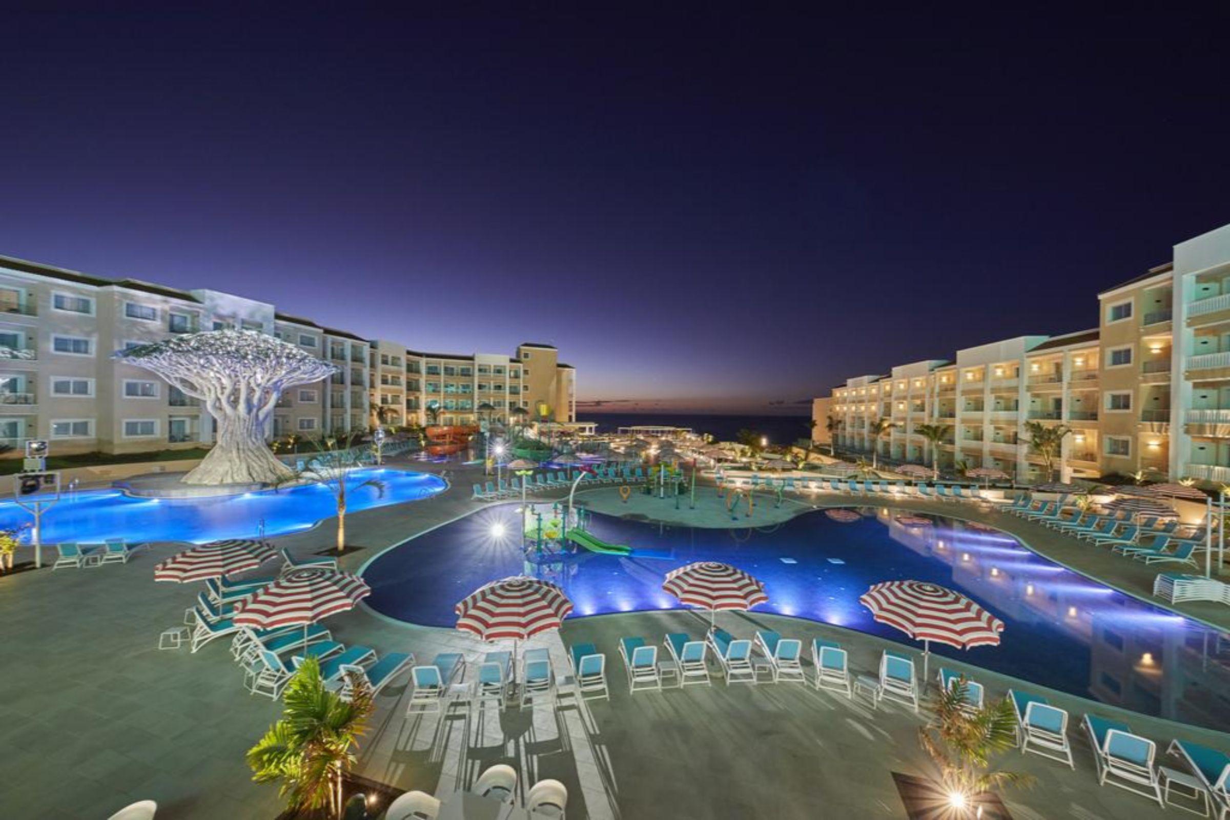 Bahia Principe Fantasia Tenerife San Miguel de Abona Exterior photo The pool at the Iberostar Grand Hotel at Playa Paraíso