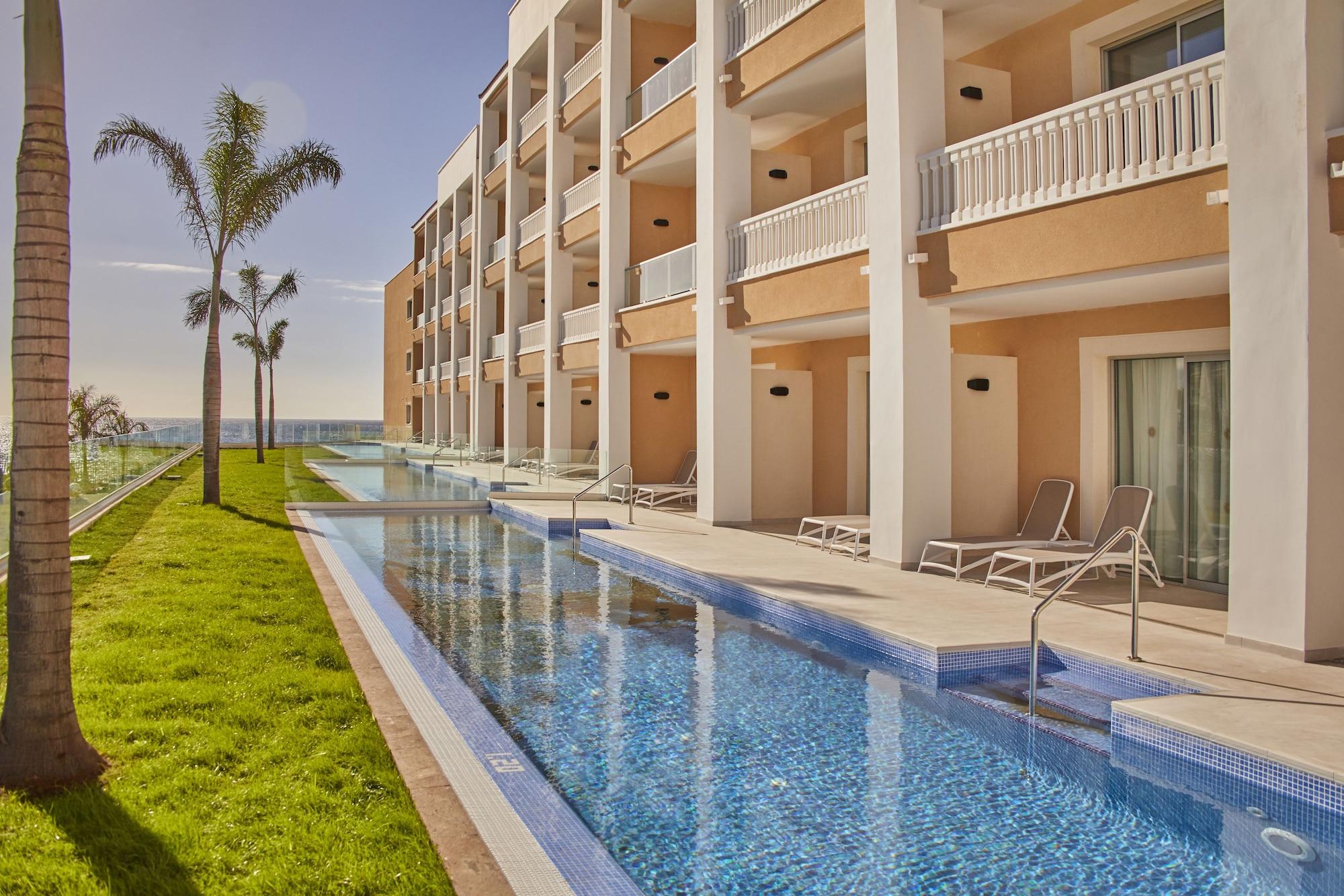 Bahia Principe Fantasia Tenerife San Miguel de Abona Exterior photo A swim-up room at the Iberostar Grand Hotel at Playa de Palma, Mallorca, Spain