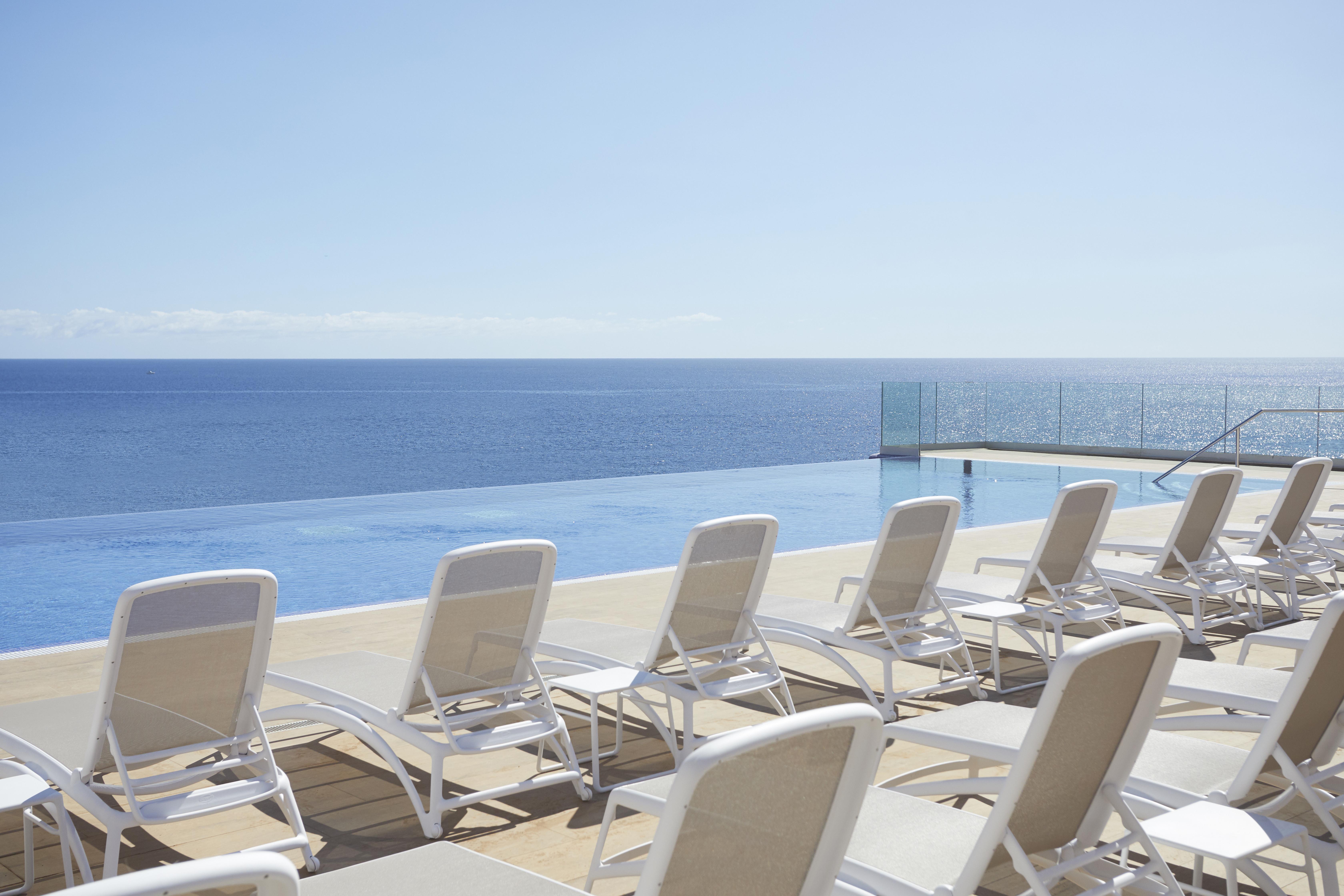 Bahia Principe Fantasia Tenerife San Miguel de Abona Exterior photo Infinity pool at the hotel